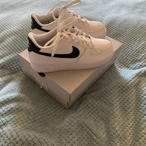 Air Force Ones Low WHT/BLK Boys 5Y NEW
